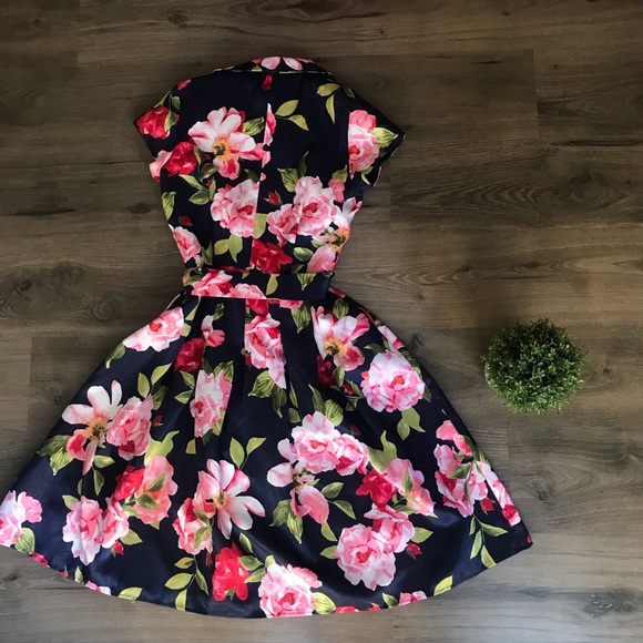 Shelby + Palmer floral pink shirt sleeve dress - Picture 5 of 11